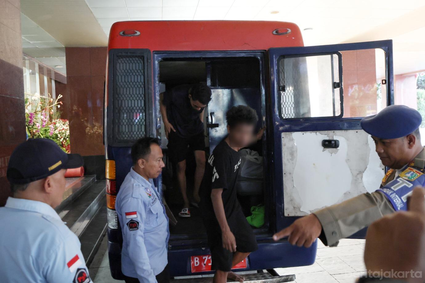 5.Satpol PP Jakarta Pusat Razia Pengedar Tramadol