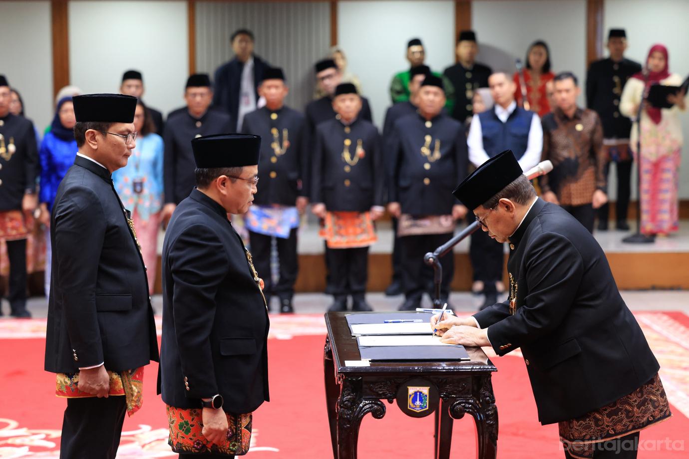 4.Gubernur Lantik Tujuh Pejabat Eselon Dua (1)