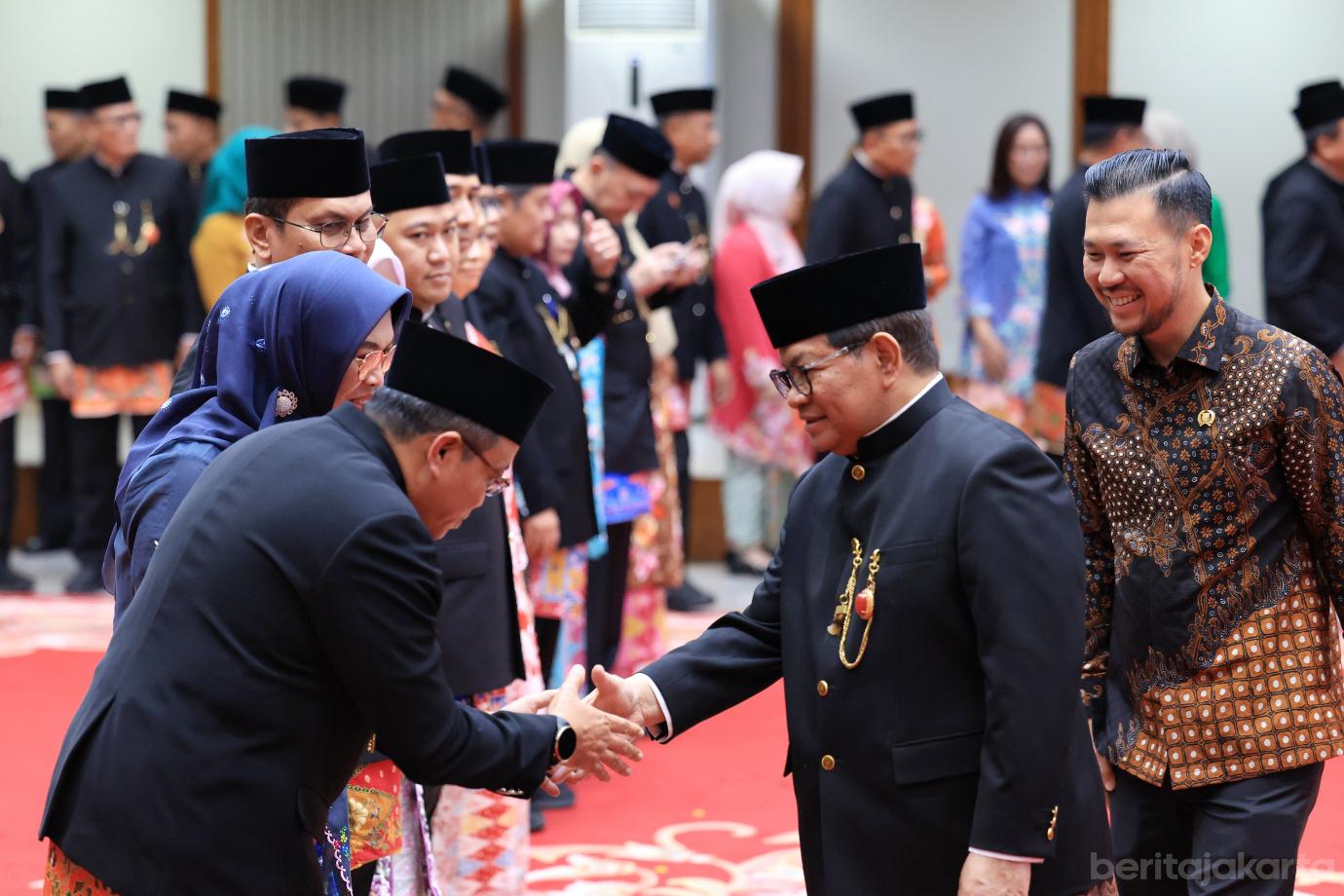 7.Gubernur Lantik Tujuh Pejabat Eselon Dua