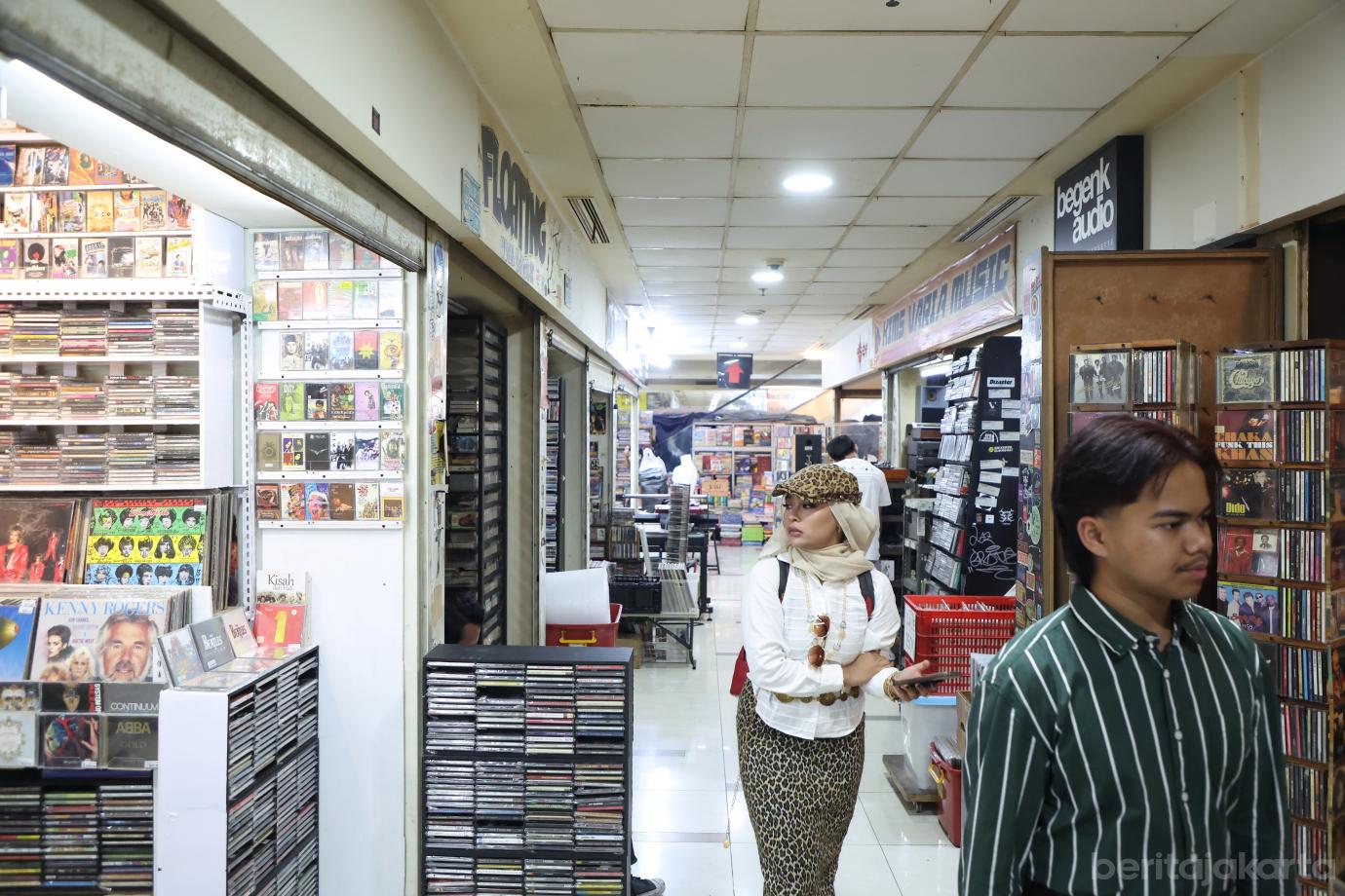 Berburu Kaset Jadul di Blok M Square