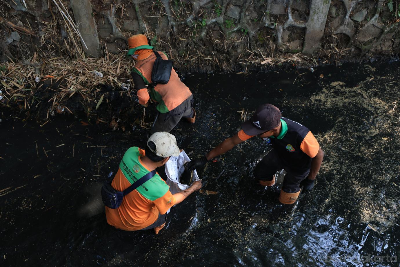 5.Kerja Bakti Kelurahan Cibubur