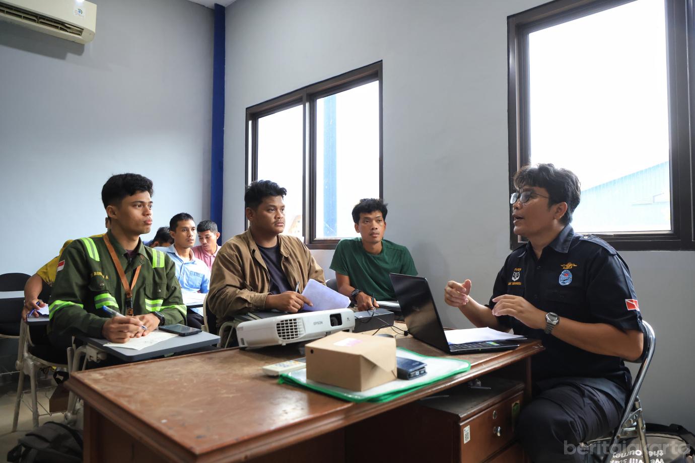 1.PPKPL Condet Gelar Pelatihan Pengelasan Bawah Air
