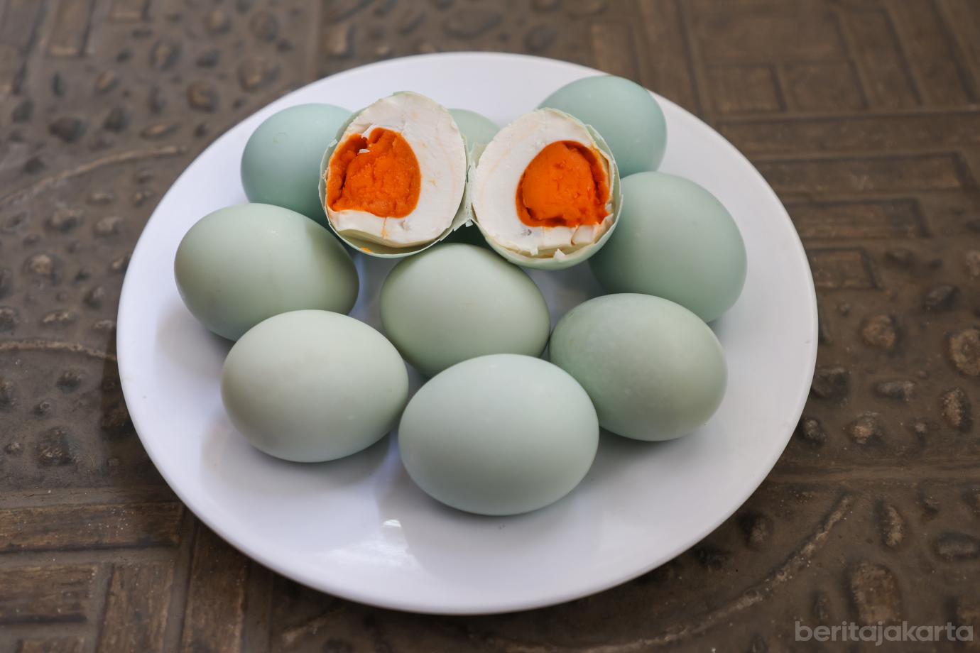 9 produksi telur asin
