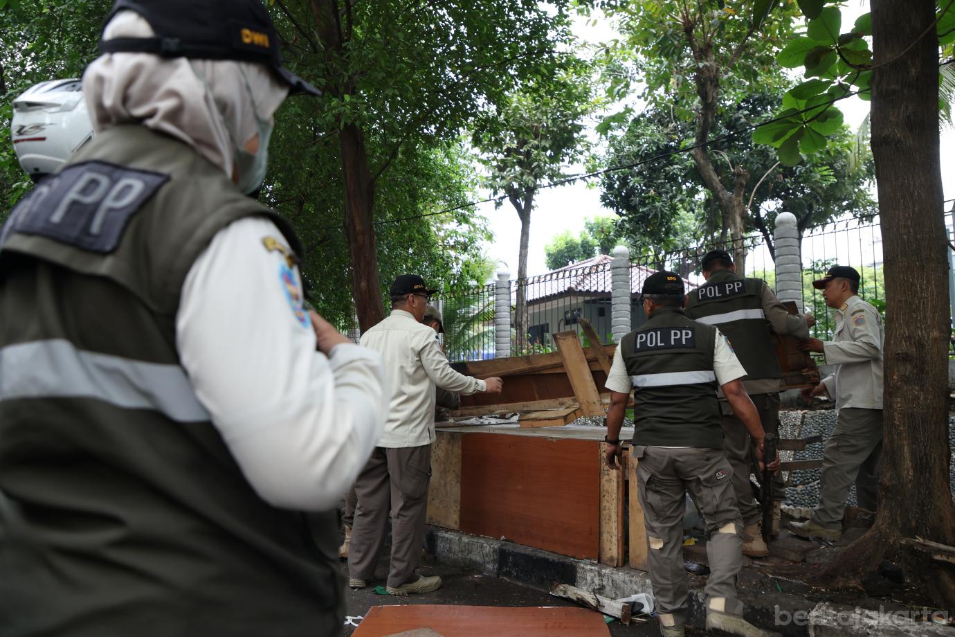 8.Petugas Gabungan Lakukan Penertiban di Jalan Senen Raya 4
