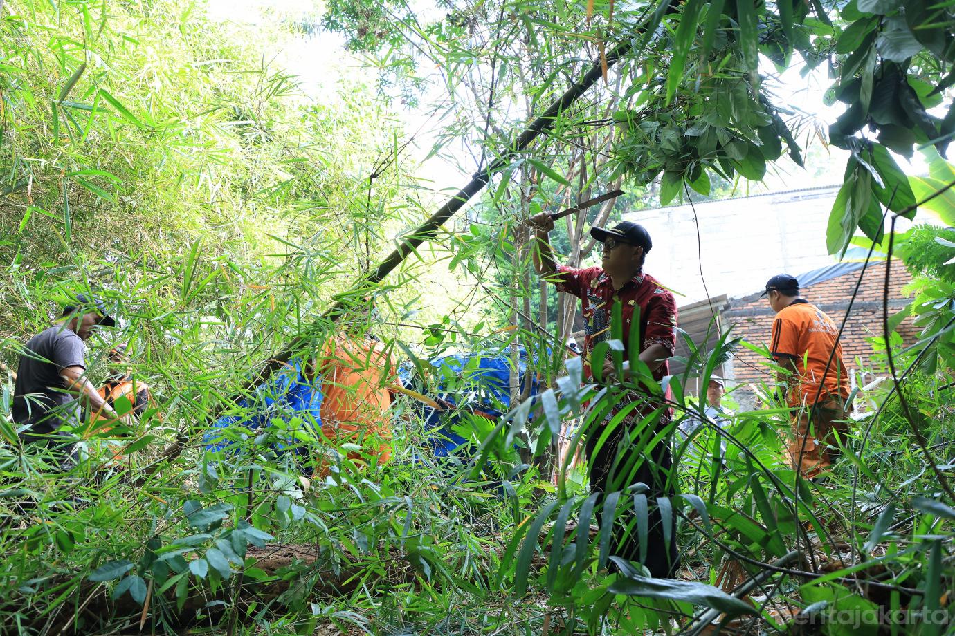 7.Kerja Bakti Kelurahan Cibubur