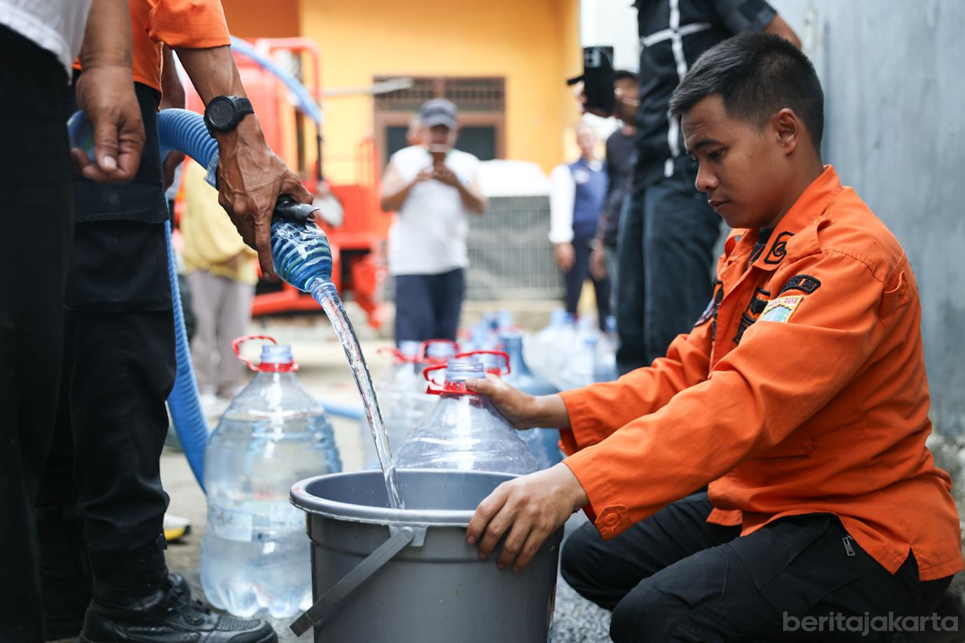 Pembagian Air BPBD 4