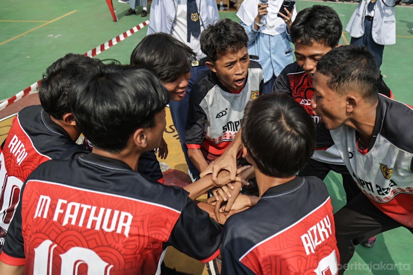Adu Ketangkasan Pelajar SD dan SMP di Keujaran Hadang Jakarta Barat 8