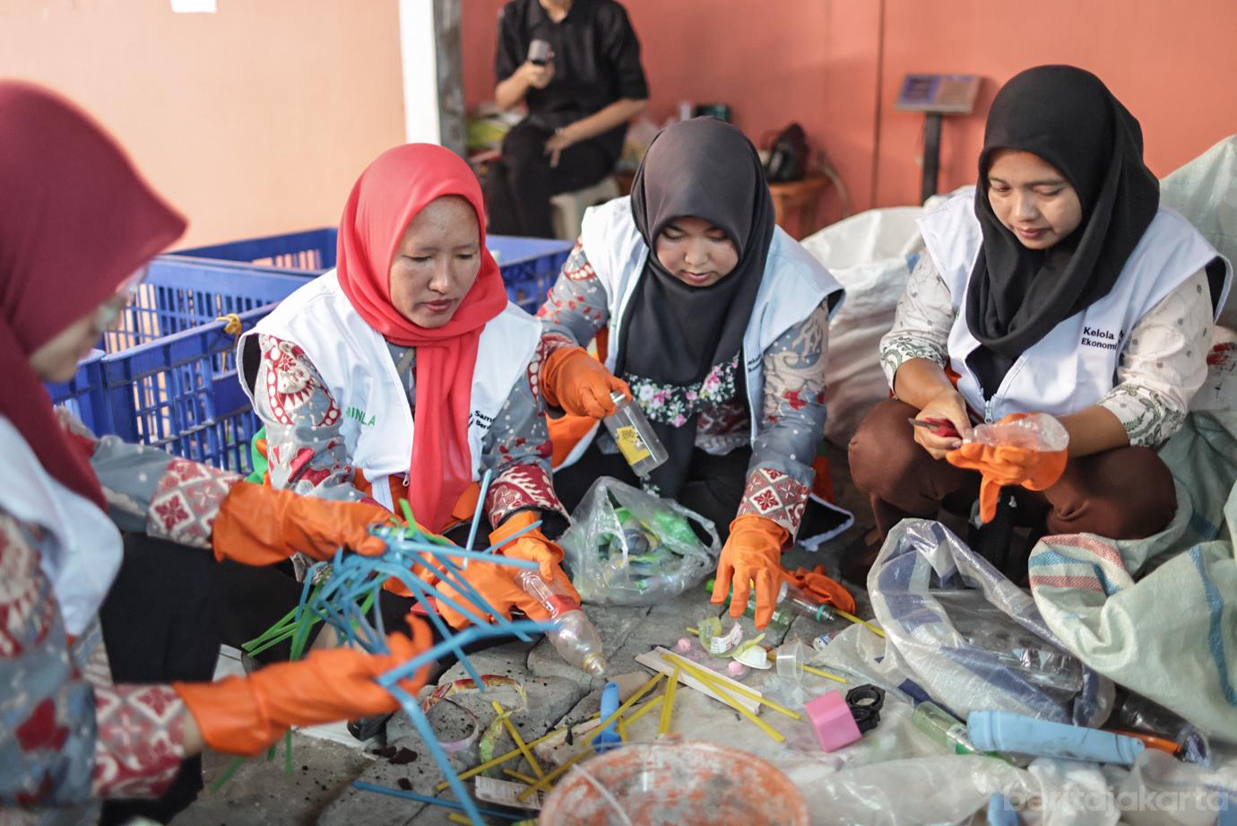 Melihat Hasil Karya dari Bank Sampah Sakura Pulau Untung Jawa 1