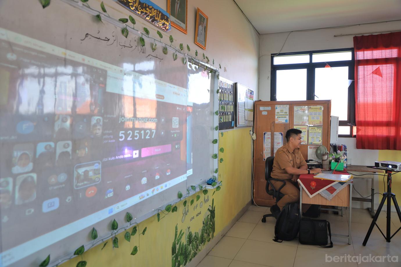 3.640 Siswa SDN 04 Cipayung Ikuti Pembelajaran dari Rumah