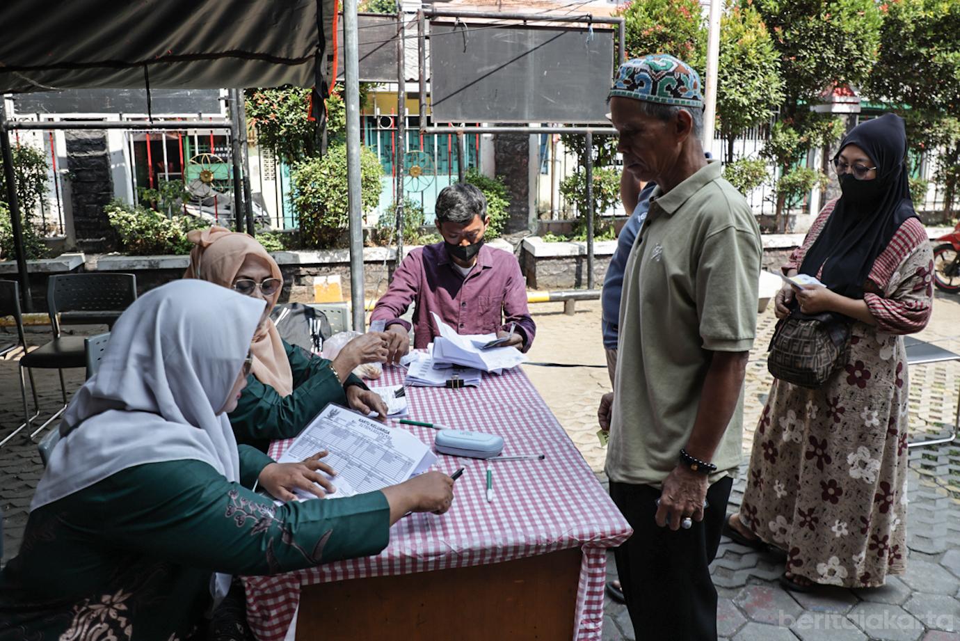 Delapan Ribu Karung Beras di Kelurahan Angke Mulai di Distribusikan  2