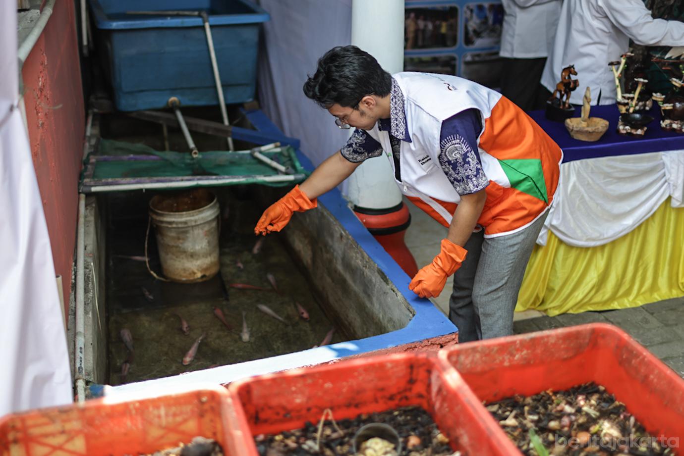 Melihat Hasil Karya dari Bank Sampah Sakura Pulau Untung Jawa 5
