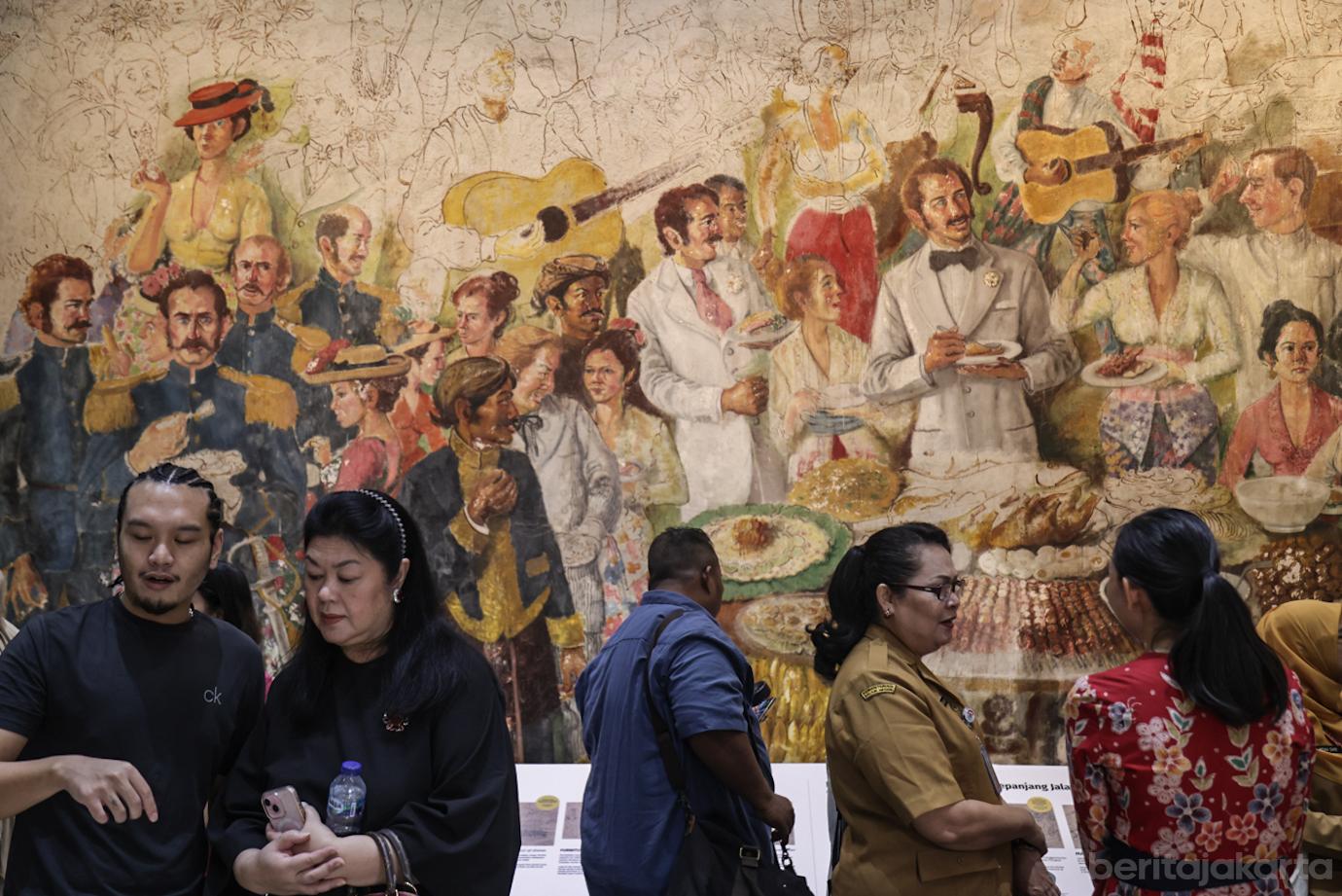 Menelusuri Sejarah dalam Pameran Dibalik Mural Harijadi 1