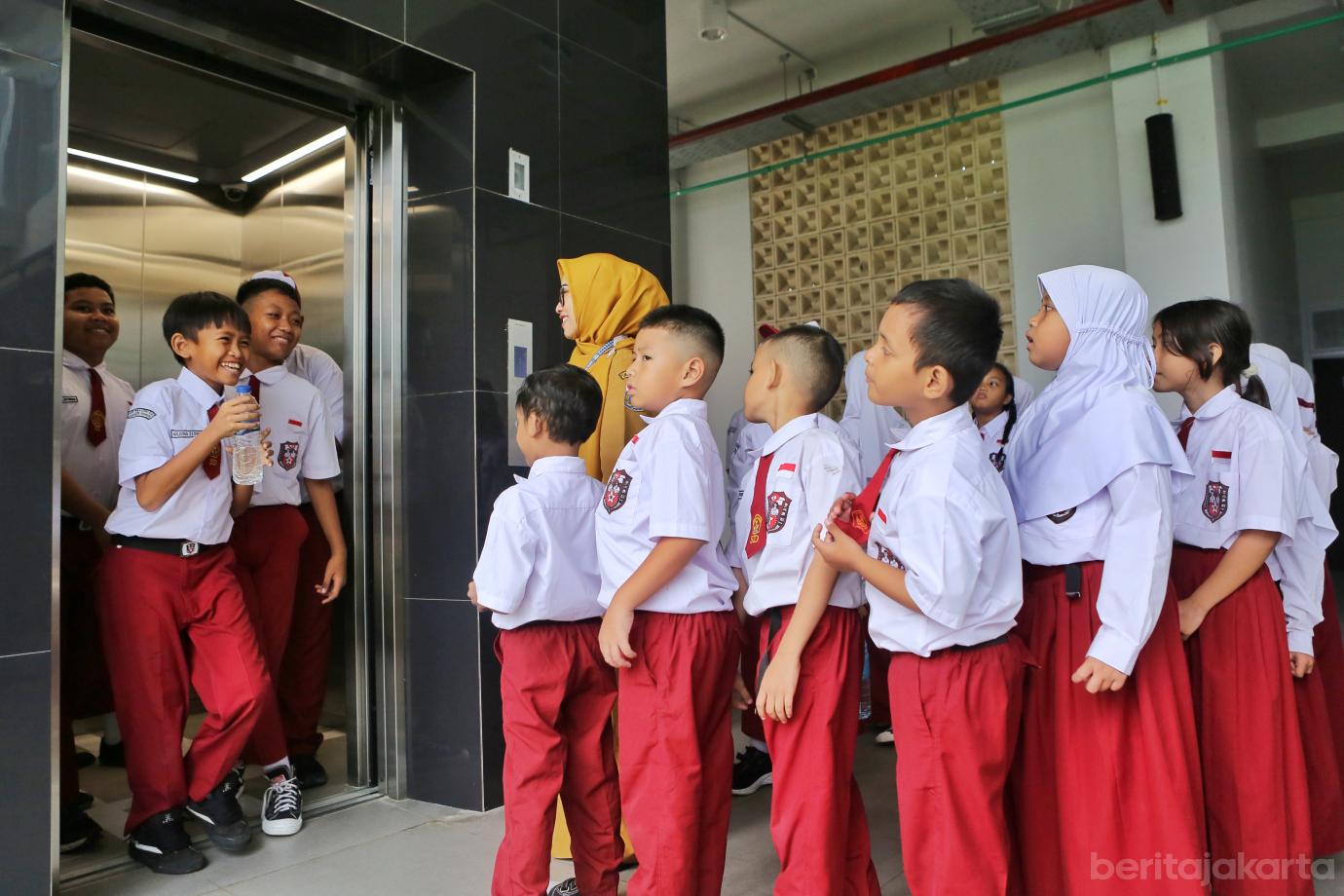 3.Pemprov DKI Rampungkan Renovasi 16 Gedung Sekolah