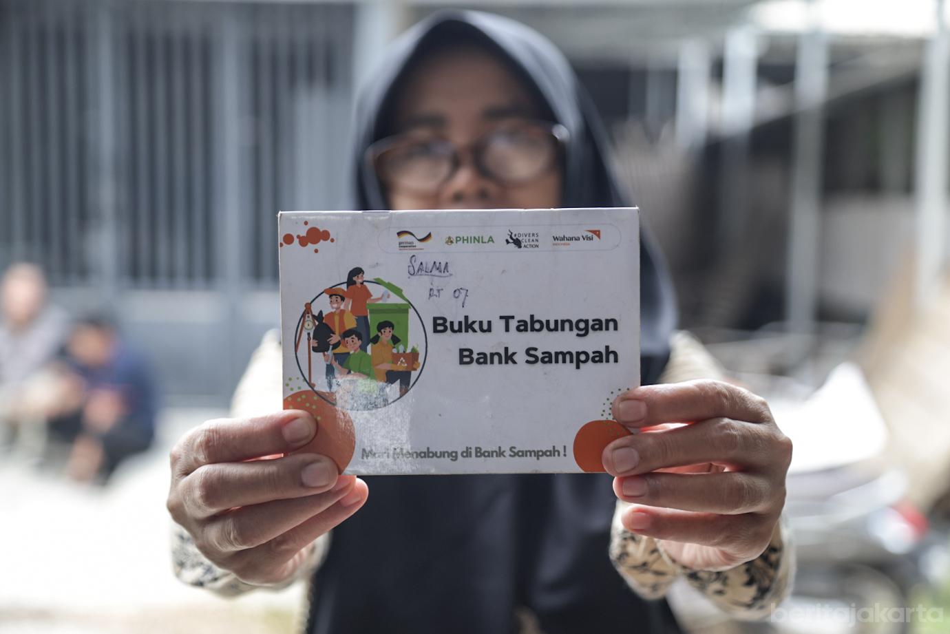 Melihat Layanan Jemput Bola di Bank Sampah Kenanga Semper Barat 7