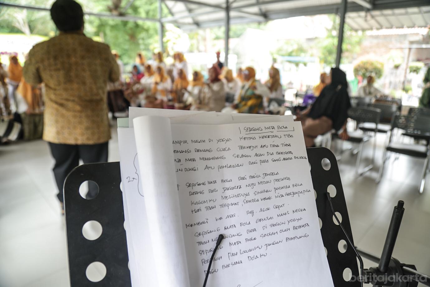 Melihat Asiknya Para Lansia Bermain Angklung 5