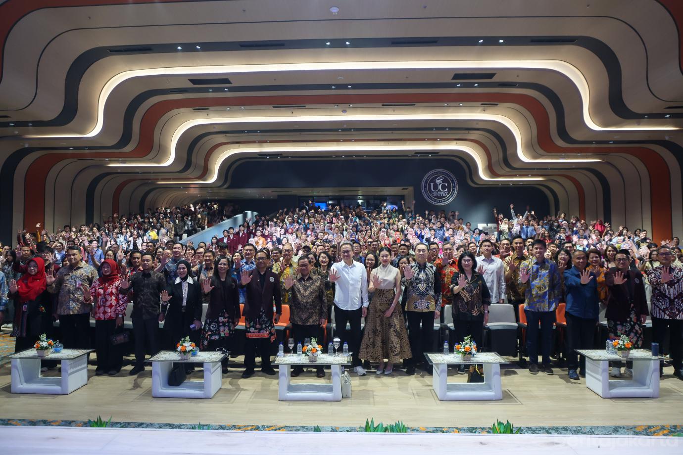 8 universitas ciputra