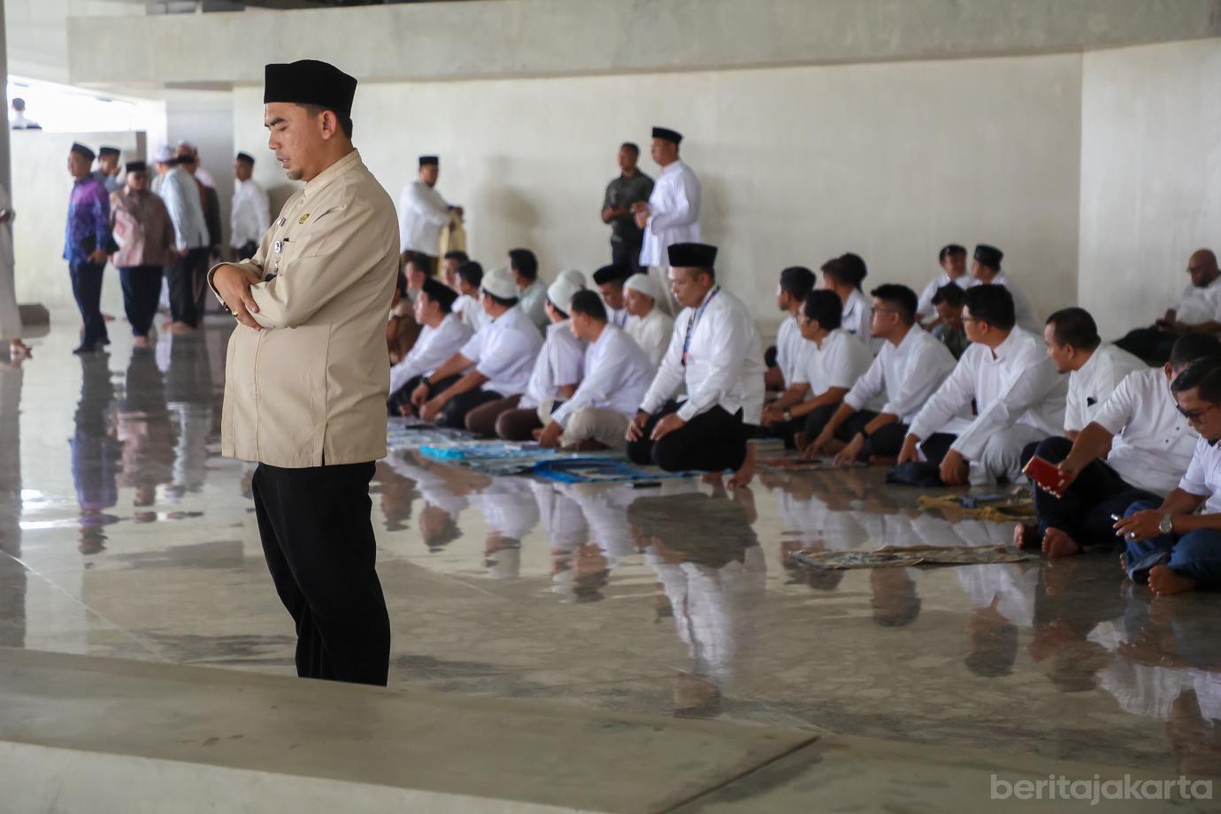 7 masjid apung anur