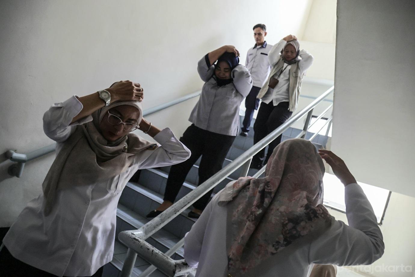 Simulasi Bencana Gempa Bumi di Kantor Walikota Jakarta Barat 2