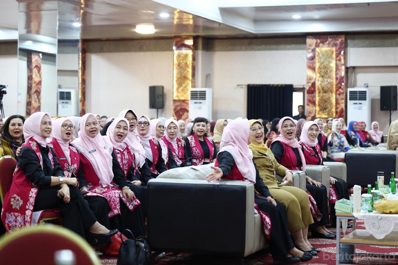 8.DWP DKI Kukuhkan Ibu SAPA untuk Perkuat Perlindungan Perempuan dan Anak