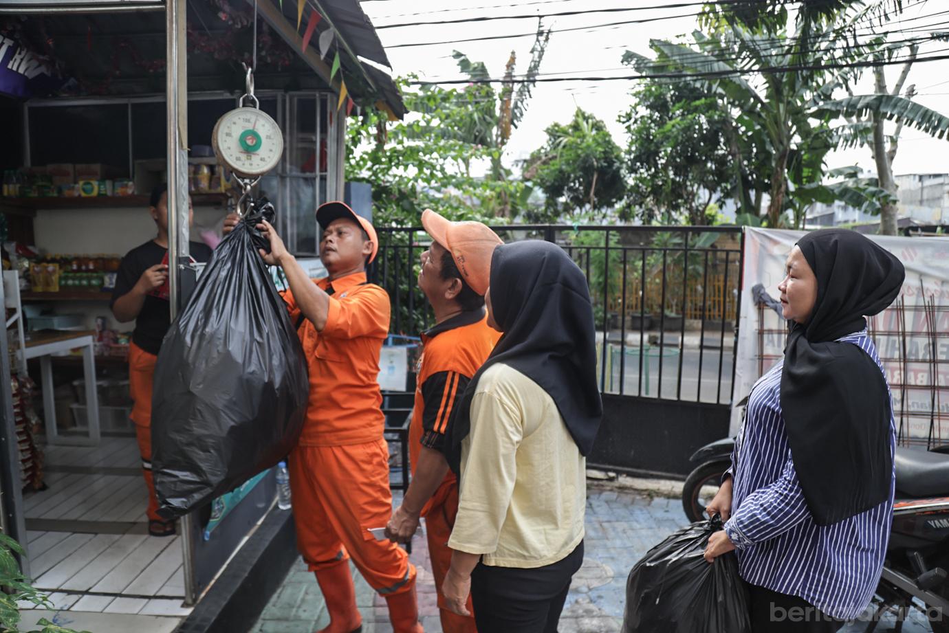 Kelurahan Tangki Manfaatkan Bank Sampah Tankimart untuk Tukar Limbah Jadi Sembako 1