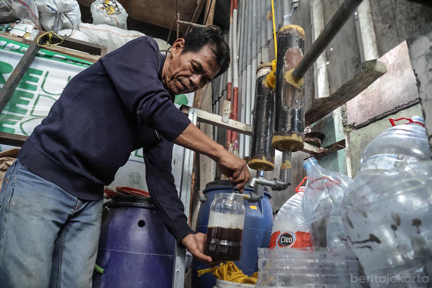Warga Karet Kuningan Sulap Sampah Plastik dan Styrofoam Jadi Bahan Bakar Alternatif 2