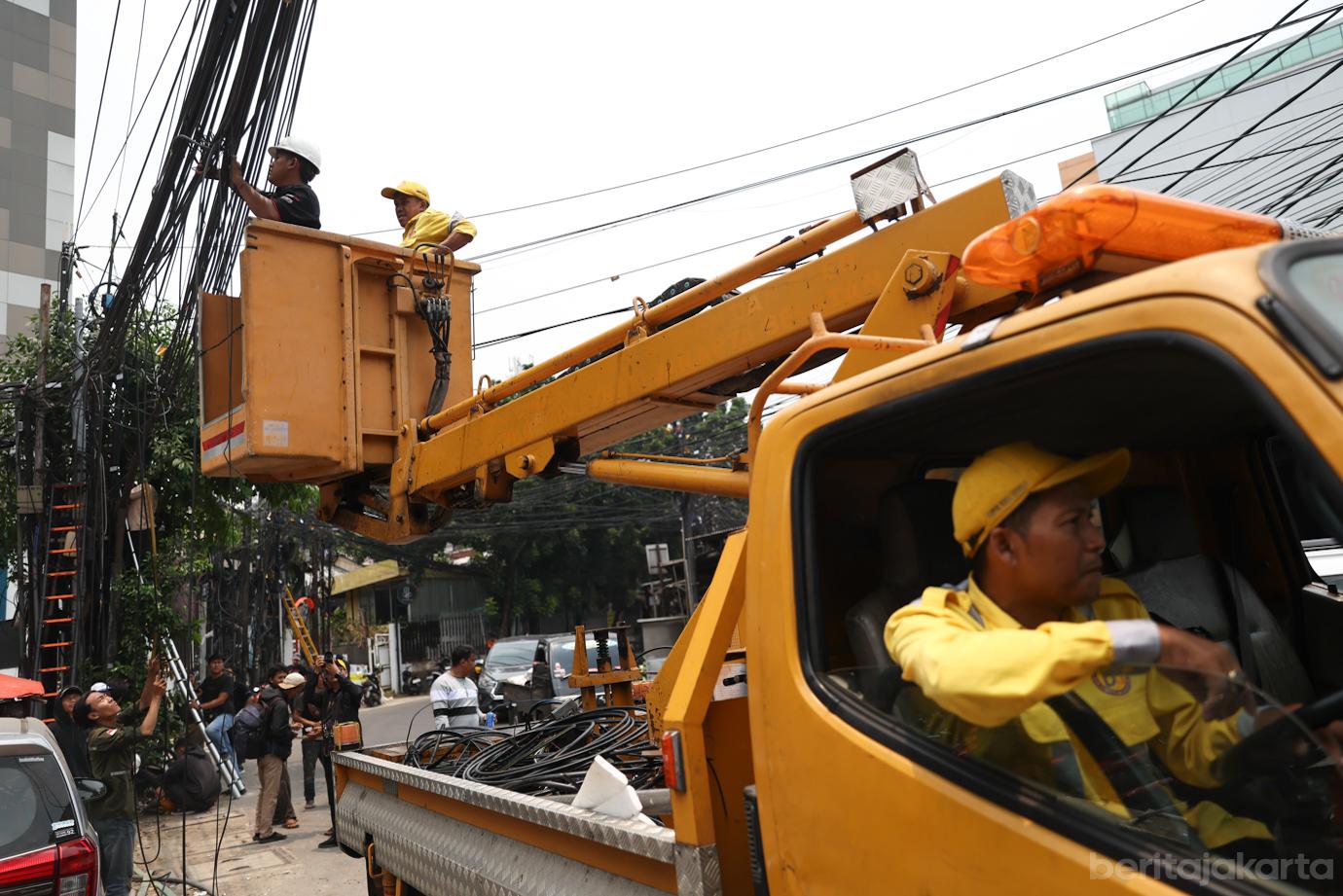 Penertiban Kabel Duren Tiga 5