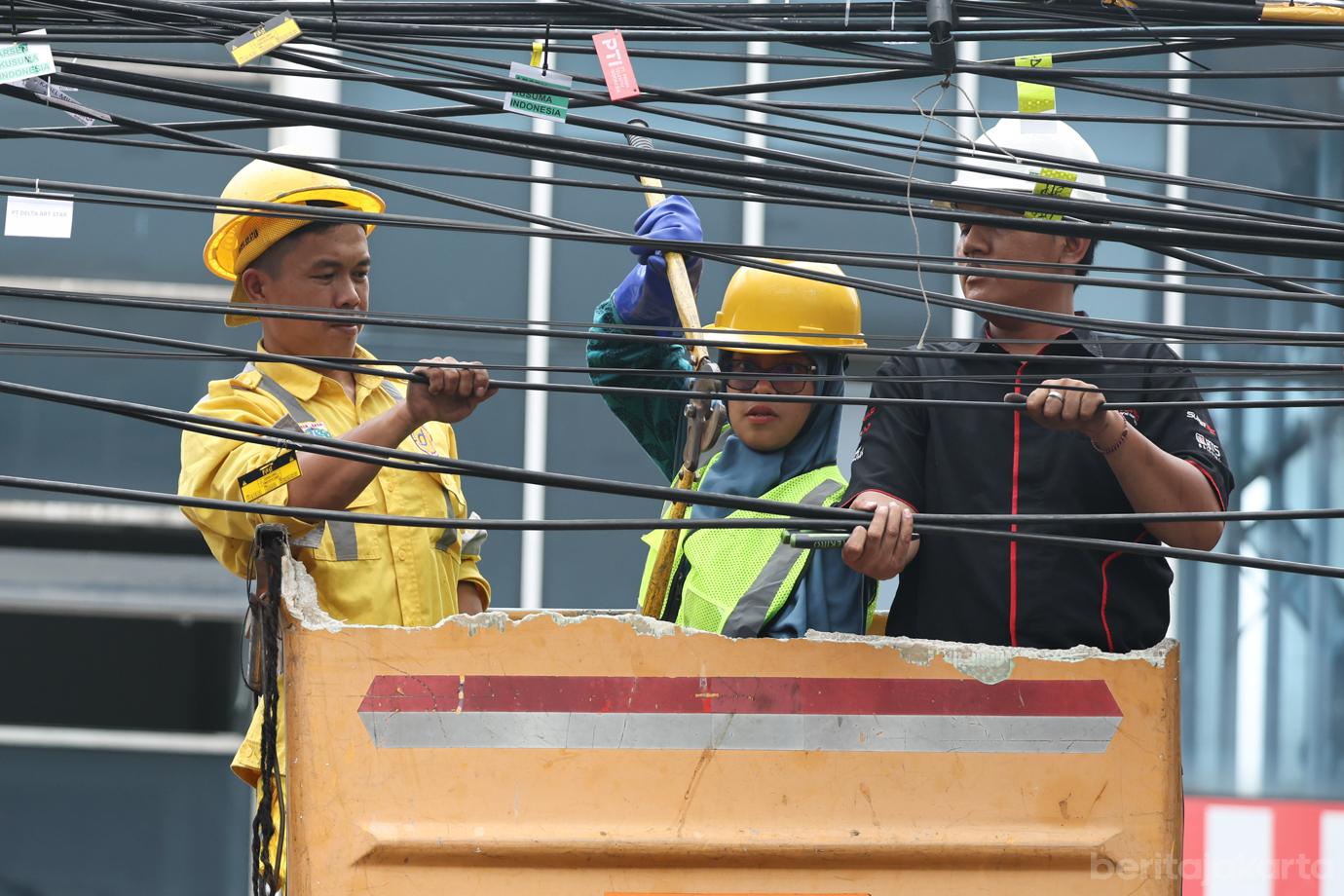 Penertiban Kabel Duren Tiga 7