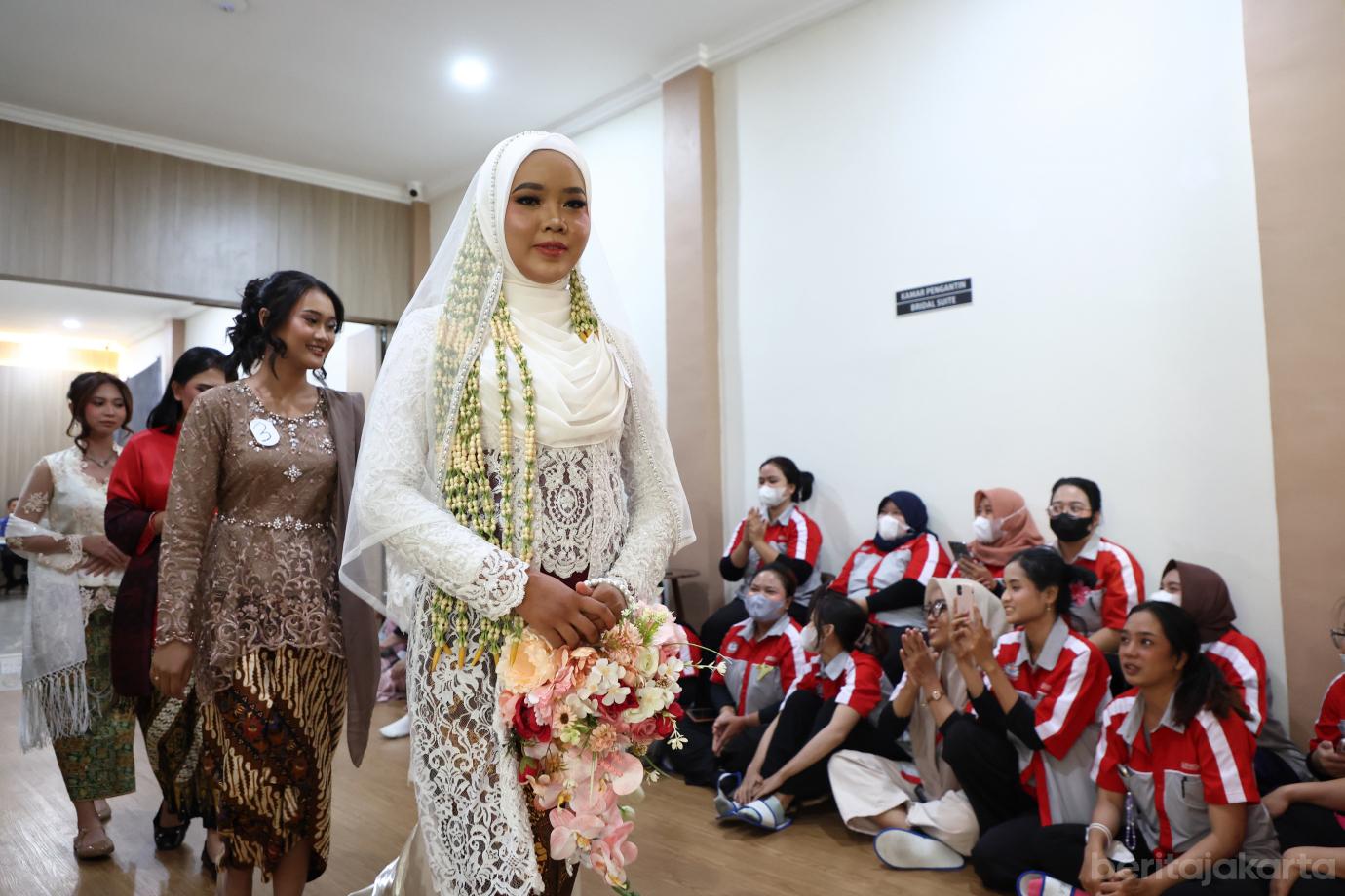 7.Peserta Pelatihan MUA PPKD Jakarta Timur Ikuti Tantangan Rias Karakter