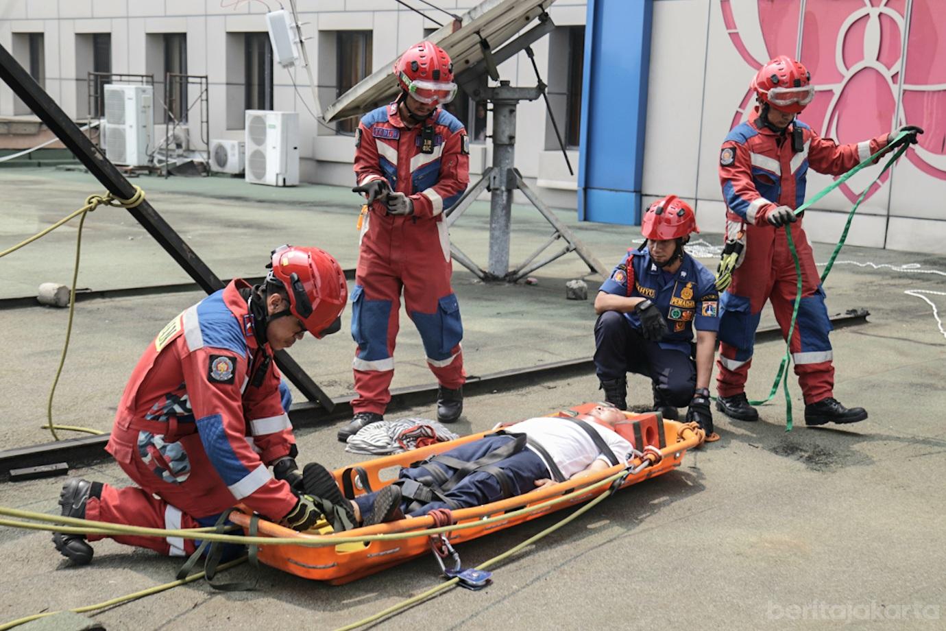 Simulasi Bencana Gempa Bumi di Kantor Walikota Jakarta Barat 6