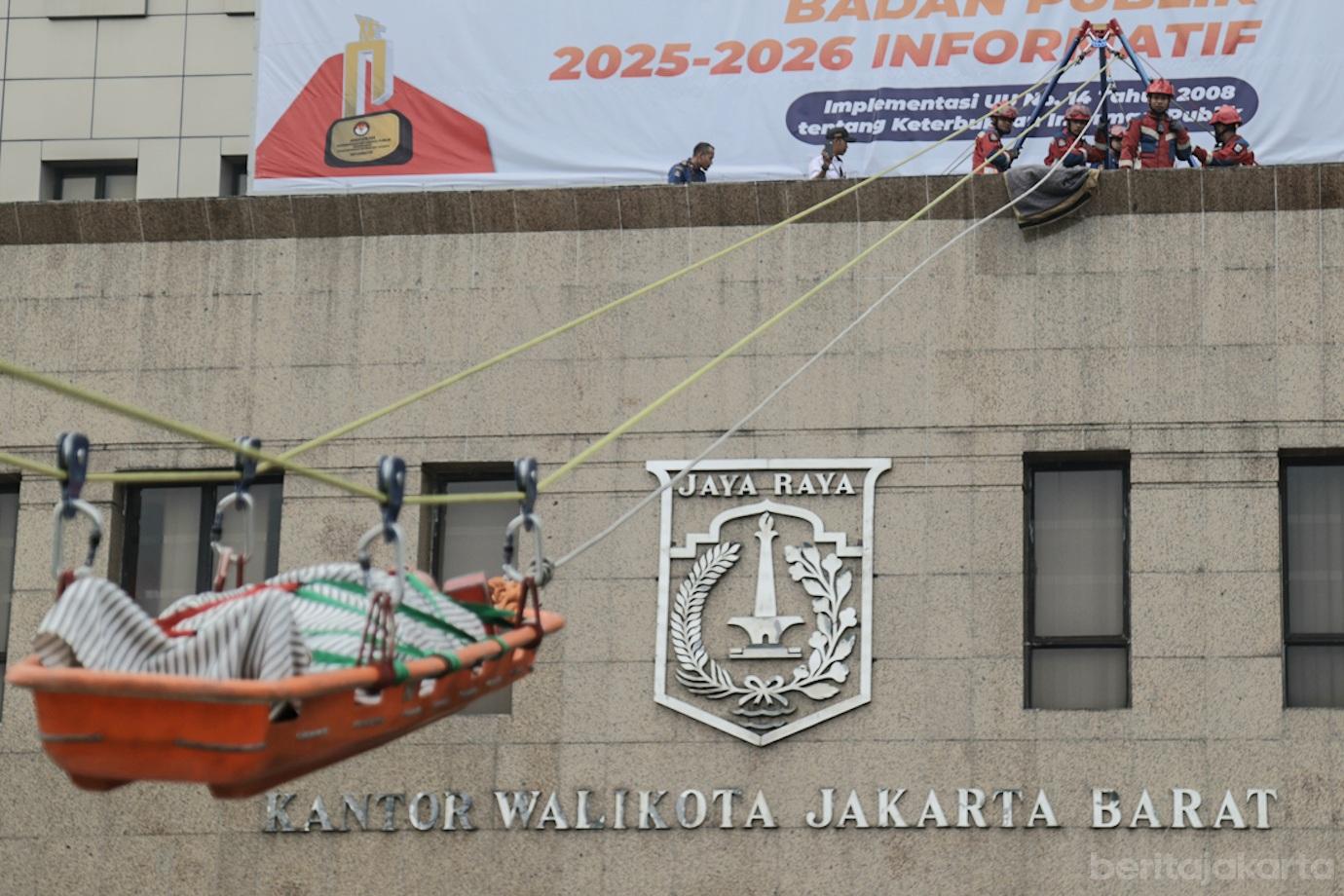 Simulasi Bencana Gempa Bumi di Kantor Walikota Jakarta Barat 7