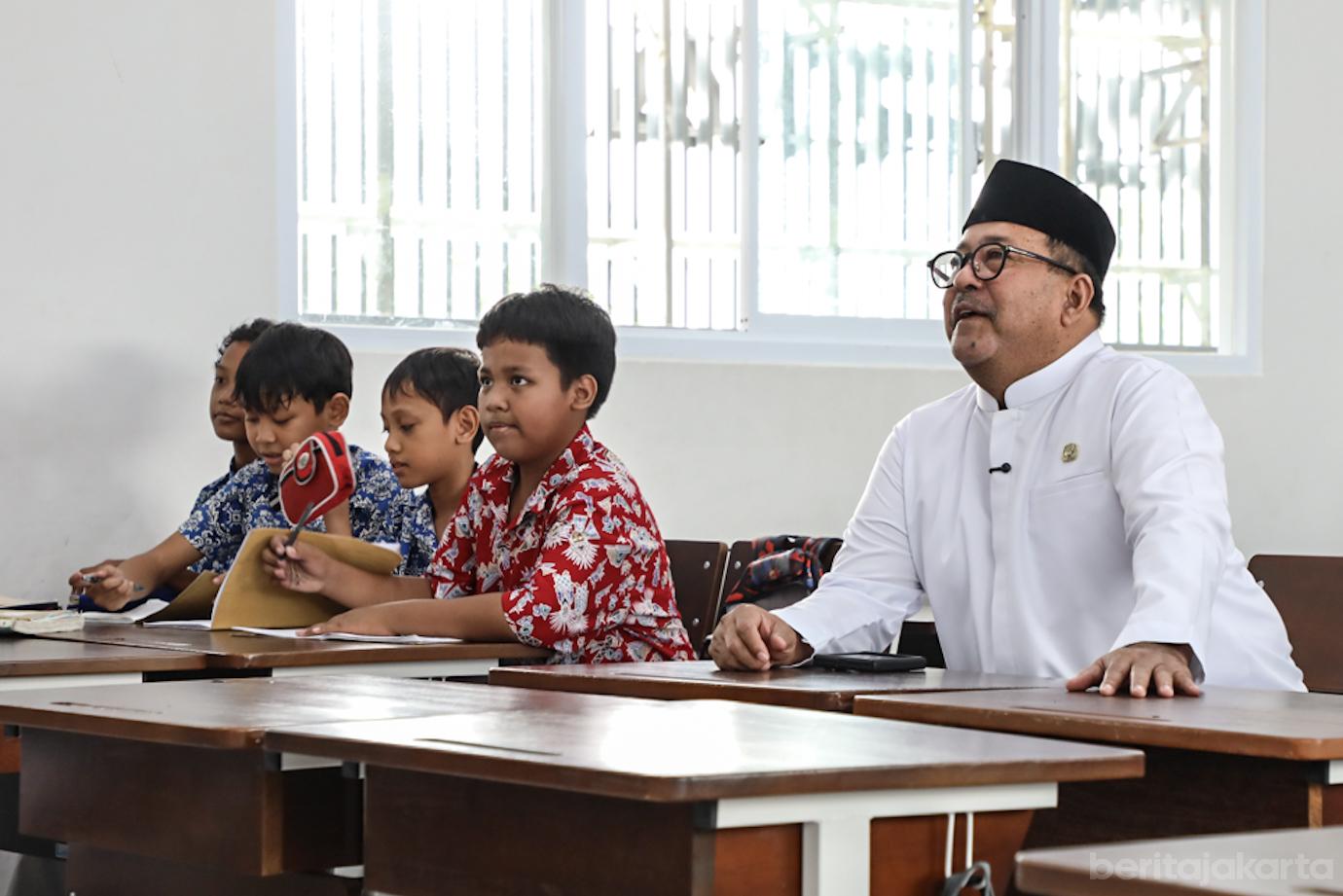 Rano Karno Tinjau Hasil Rehabilitasi 3 Sekolah di Jakarta Selatan 4