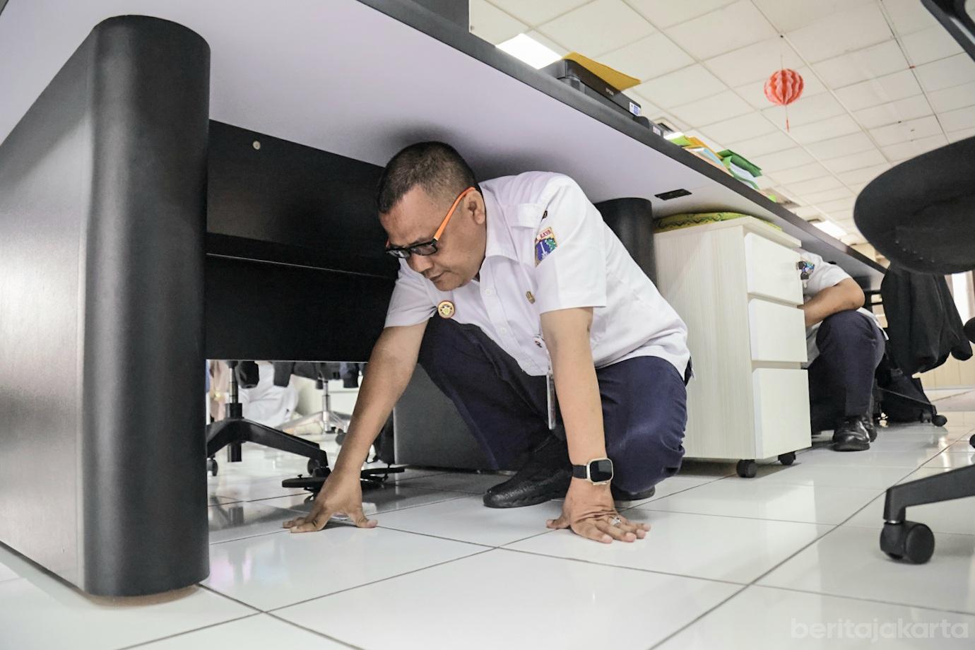 Simulasi Bencana Gempa Bumi di Kantor Walikota Jakarta Barat 1