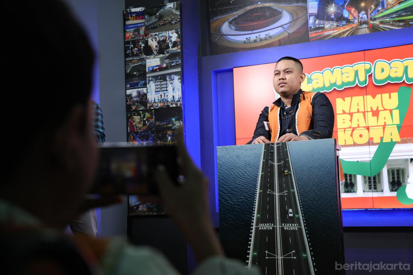 4.Antusiasme Anak Pejuang Kanker Jadi Reporter Cilik di Studio Berita Jakarta (1)