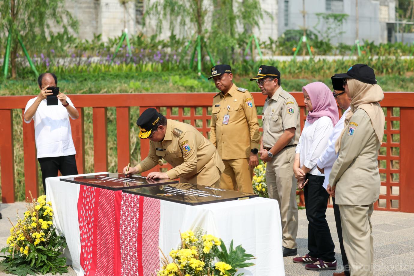 9 pram resmikan 2 embung