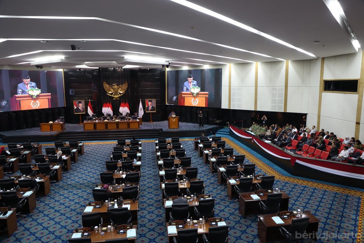 4.Pramono Sampaikan Jawaban Atas Pandangan Umum Fraksi fraksi DPRD DKI