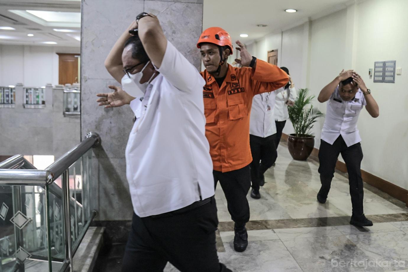 Simulasi Bencana Gempa Bumi di Kantor Walikota Jakarta Barat 3