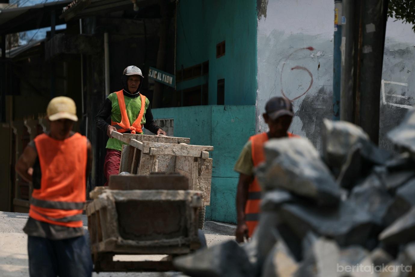 3.Sudin SDA Jaktim Revitalisasi Turap Kali Induk