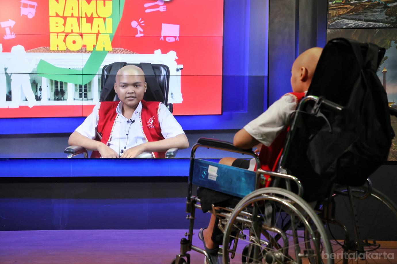 7.Antusiasme Anak Pejuang Kanker Jadi Reporter Cilik di Studio Berita Jakarta