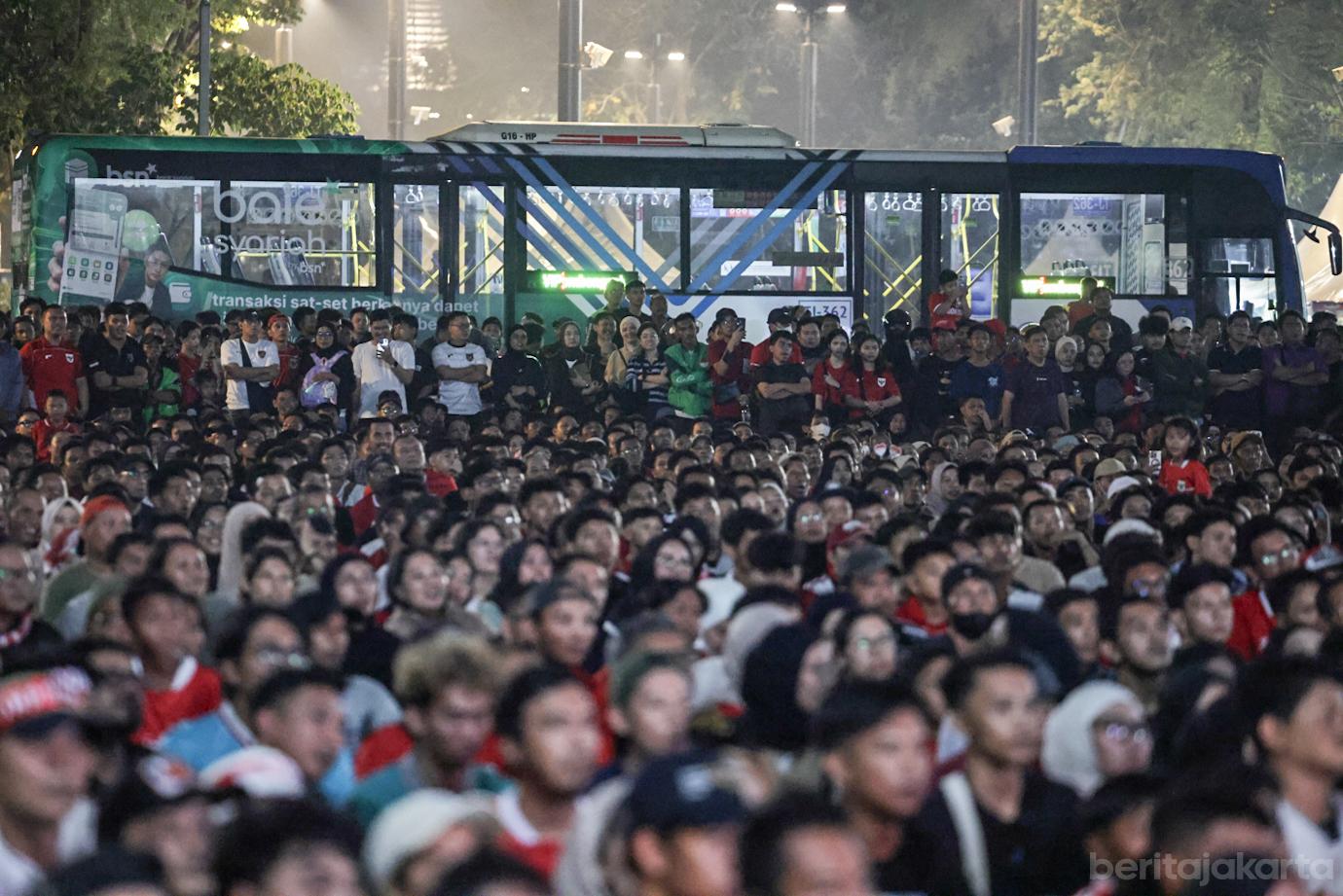 Ribuan Warga Padati Area Nobar Final ASEAN Cup di GBK 2