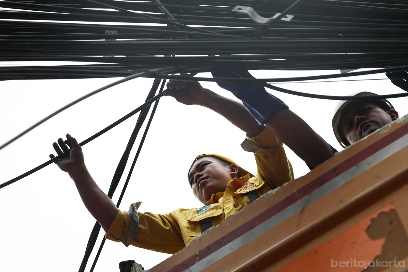 Penertiban Kabel Duren Tiga 1