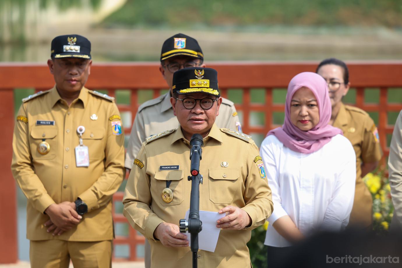 8 pram resmikan 2 embung