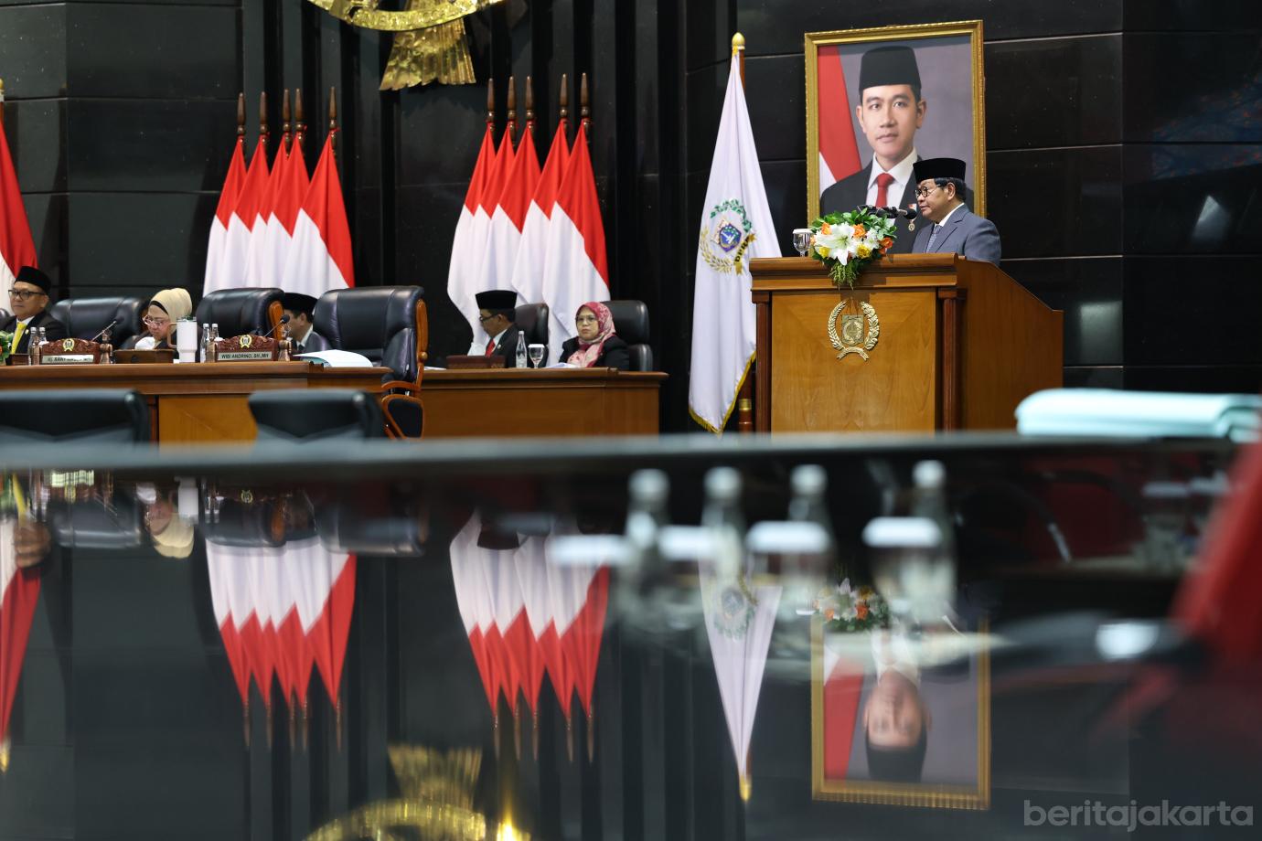 5.Pramono Sampaikan Jawaban Atas Pandangan Umum Fraksi fraksi DPRD DKI
