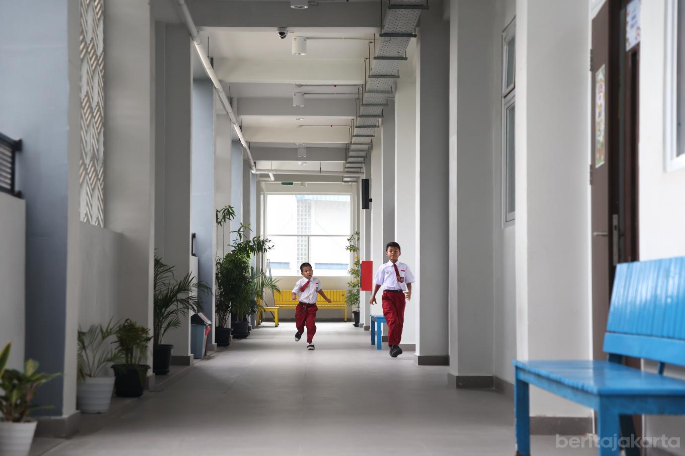 6.Pemprov DKI Rampungkan Renovasi 16 Gedung Sekolah