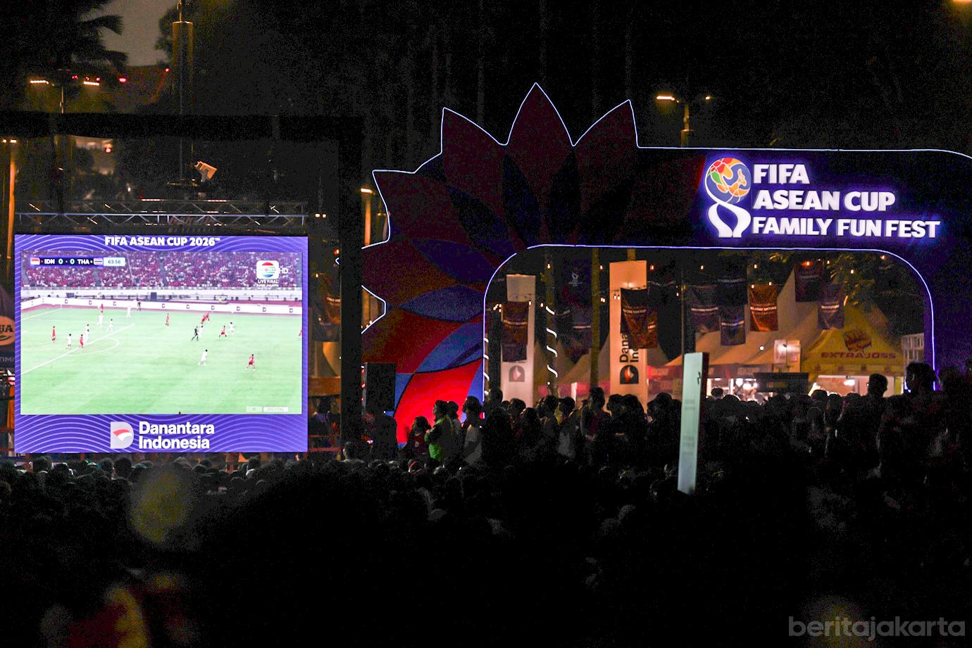 Ribuan Warga Padati Area Nobar Final ASEAN Cup di GBK 3