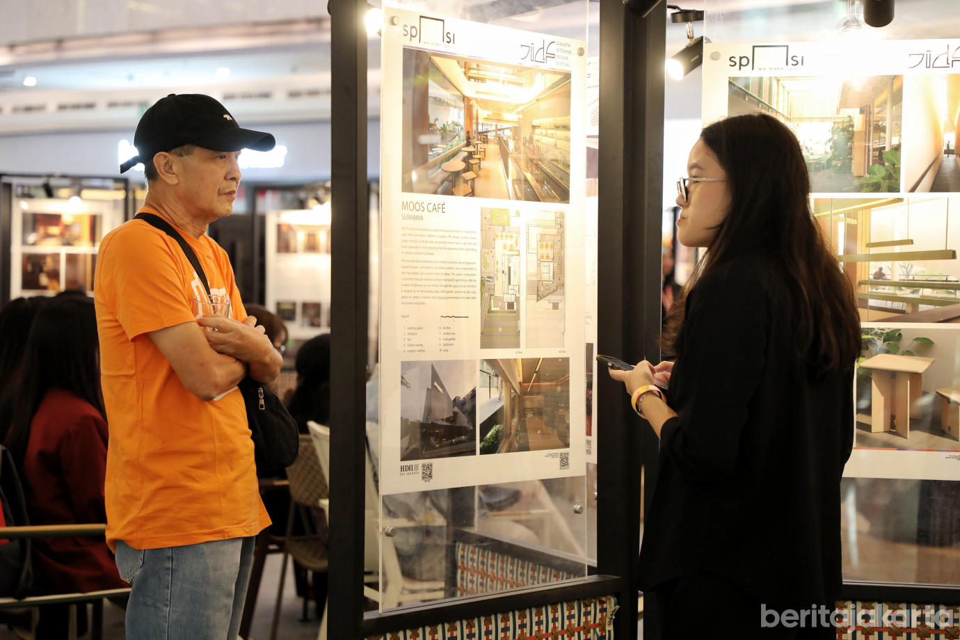 3.Melihat Pameran Jakarta Interior Festival.jpg