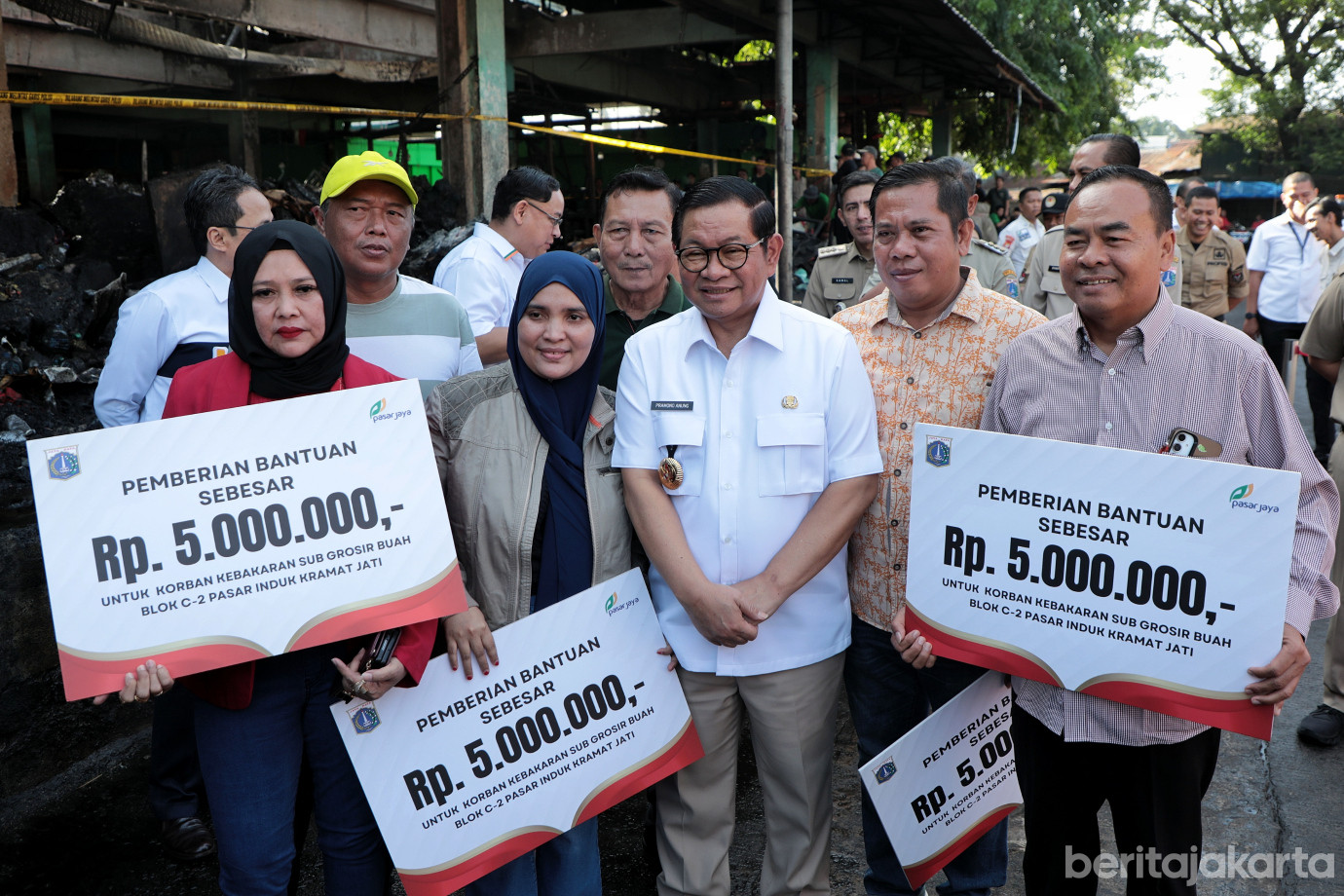 8.Pramono Tinjau Pasca Kebakaran Pasar Induk Kramat Jati.jpg