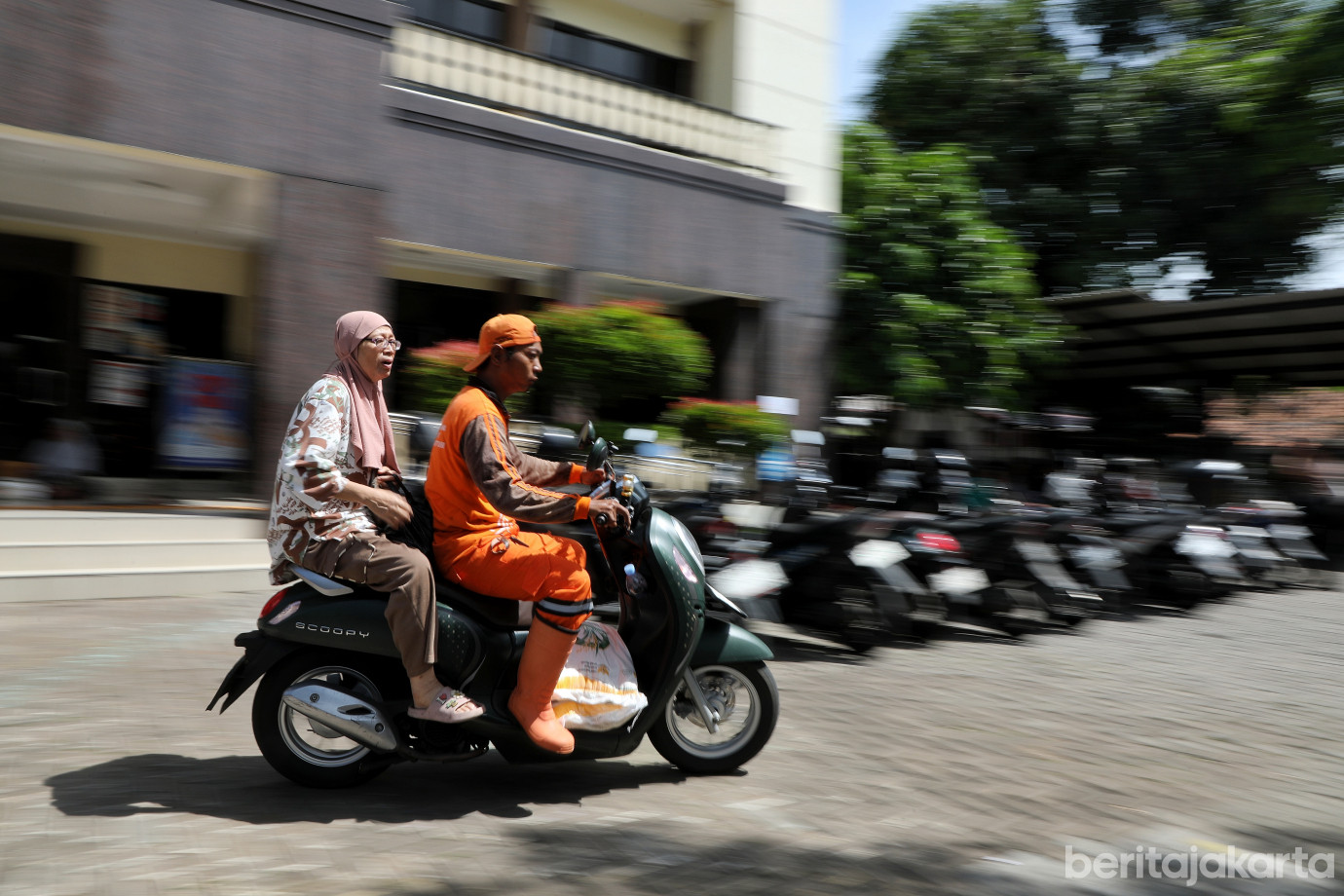 9.Kelurahan Bukit Duri Salurkan Bantuan Pangan Pada 742 Warga.jpg