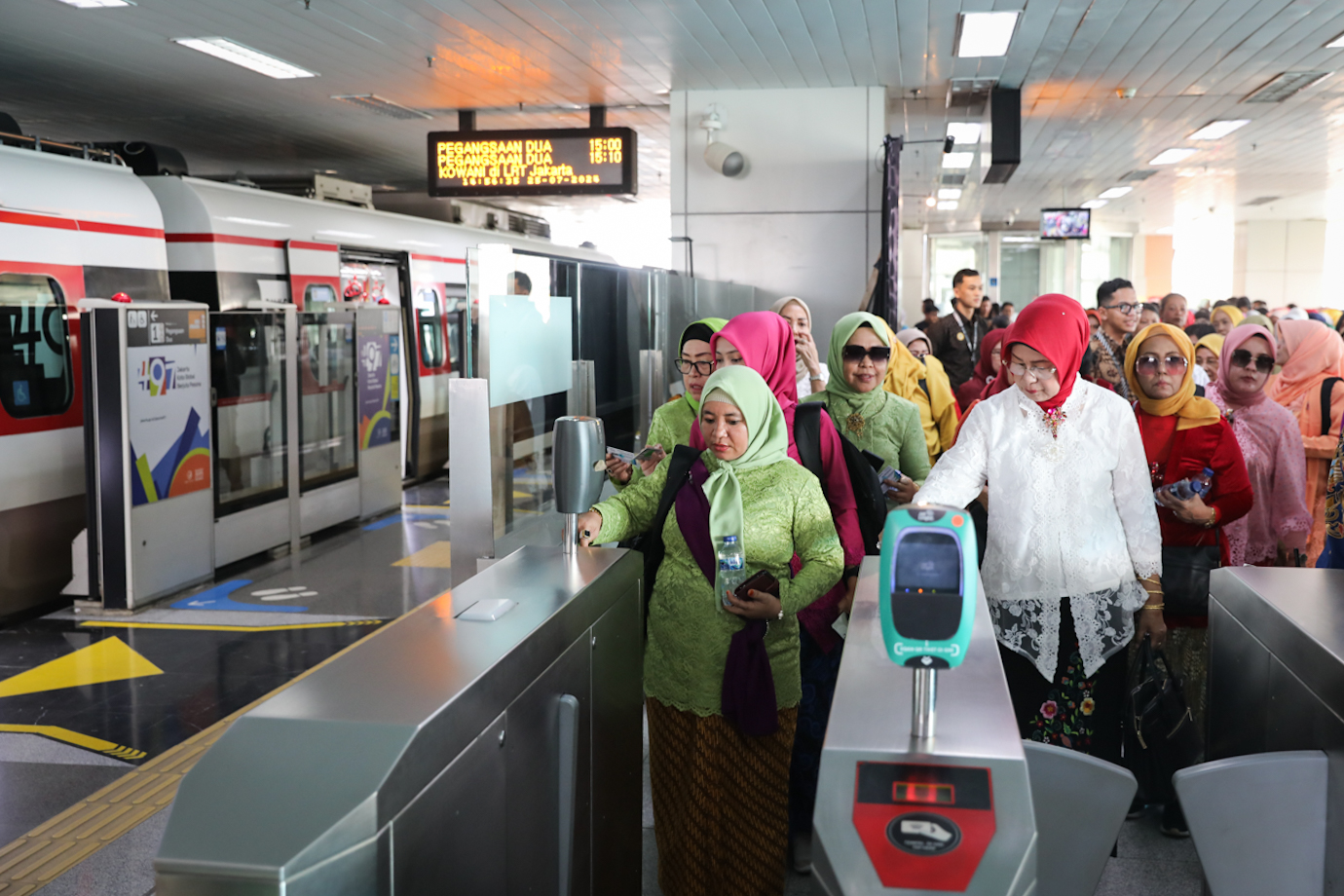 Kebaya LRT-2.jpg