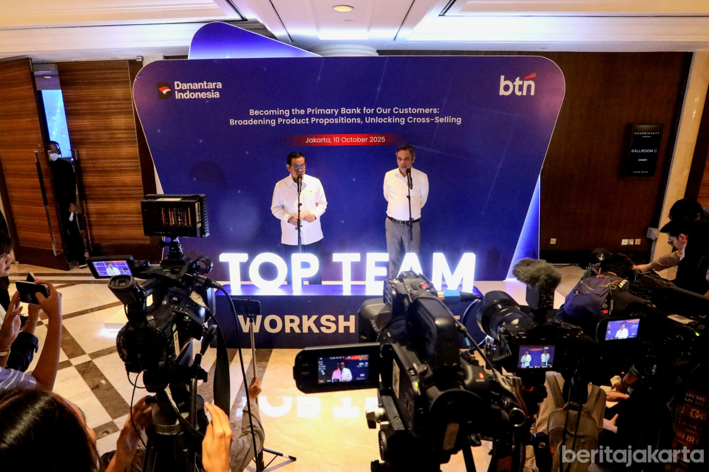 6 Gubernur Pramono Paparkan Kepemimpinan Transformatif di Top Team Workshop Bank BTN_6.jpg