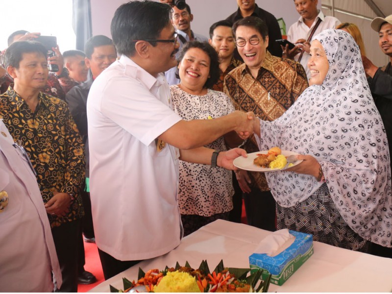 9-Djarot-Hadiri-Groundbreaking-Pasar-Benhilreza.jpg